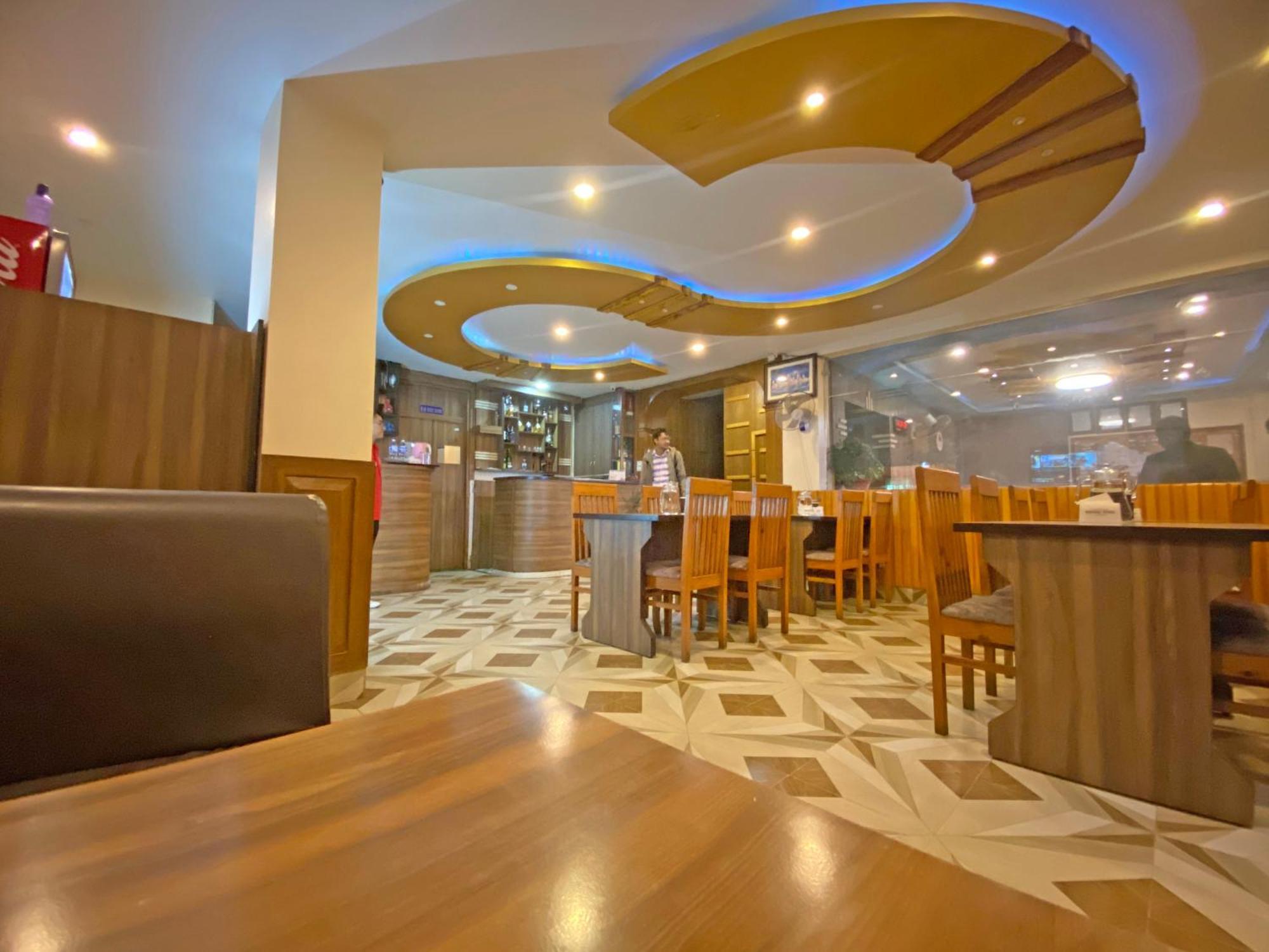 Hotel Airport Holiday Catmandu Exterior foto